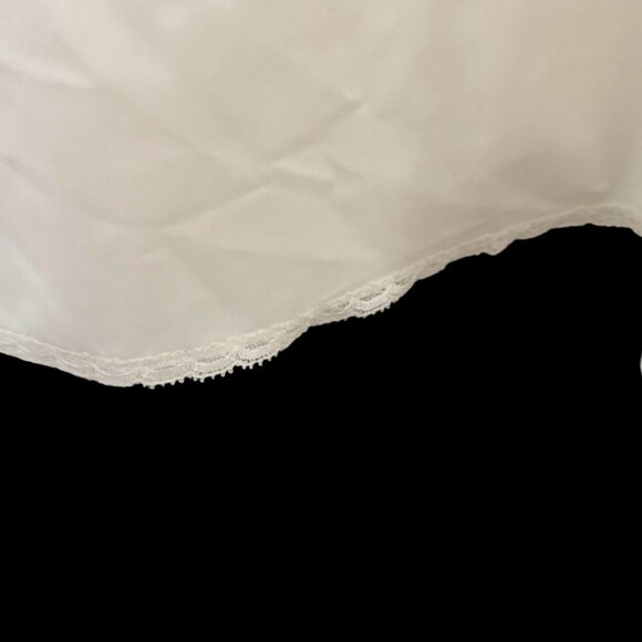 Vintage SHADOWLINE Full Slip White with Modest Lace Accent Size 40 EUC - Picture 3 of 6